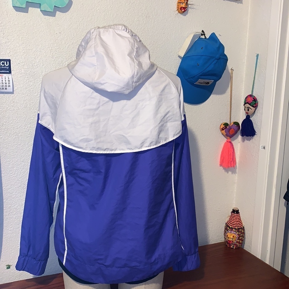 Nike - Picture 2 of 8